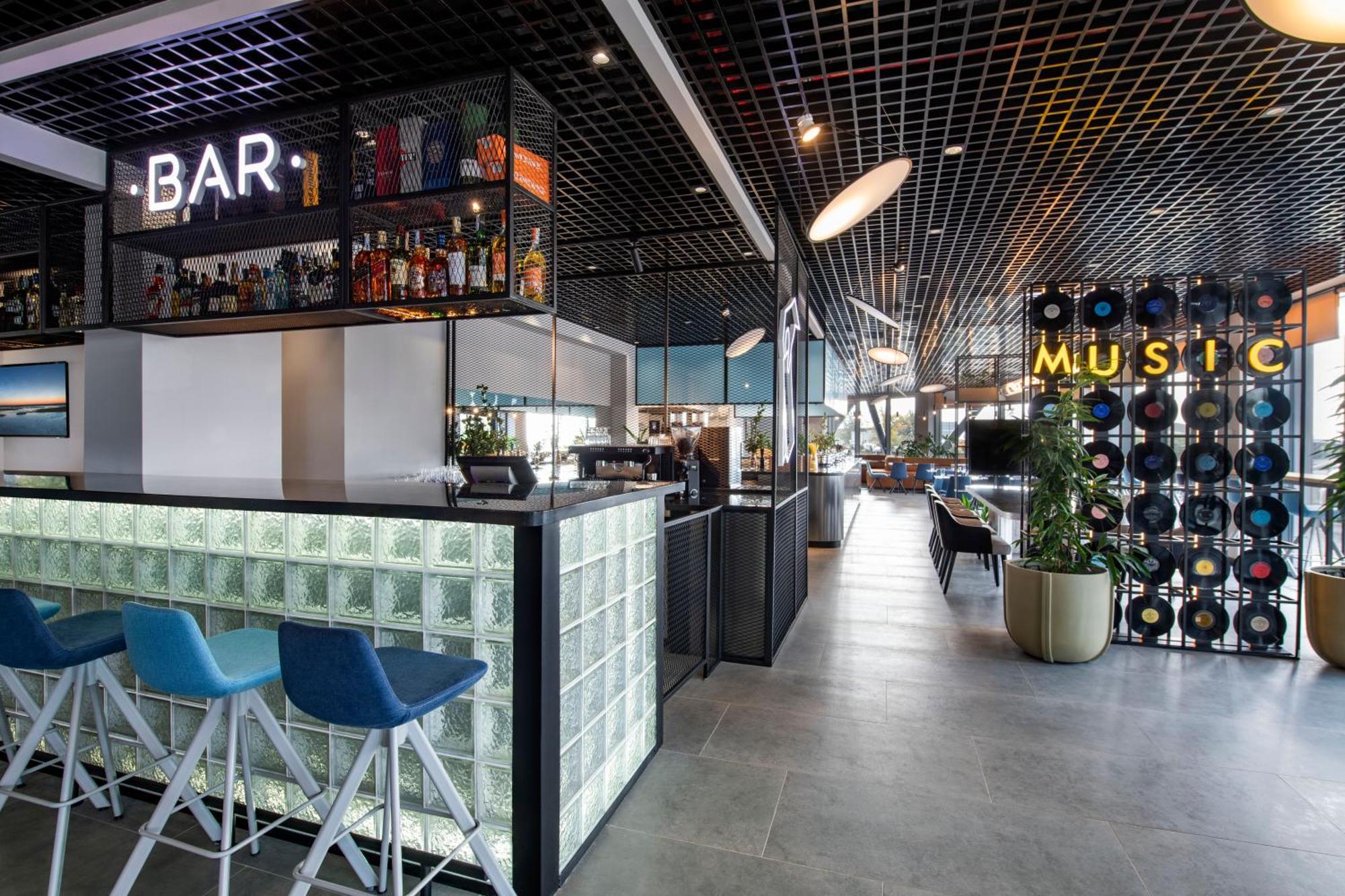 Hotel Ibis Tbilisi Airport Exterior foto